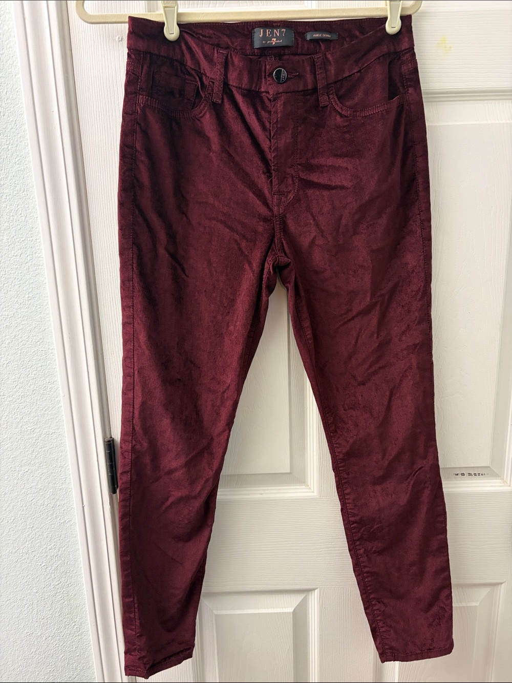 7 For All Mankind Cropped velvet Pants in Burgundy